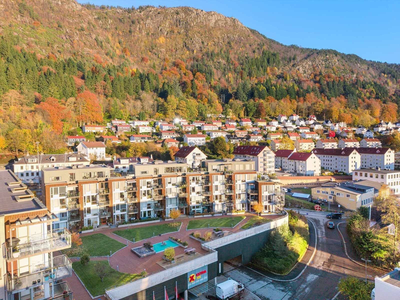 Felles uteareal for borettslaget. Galleribilde