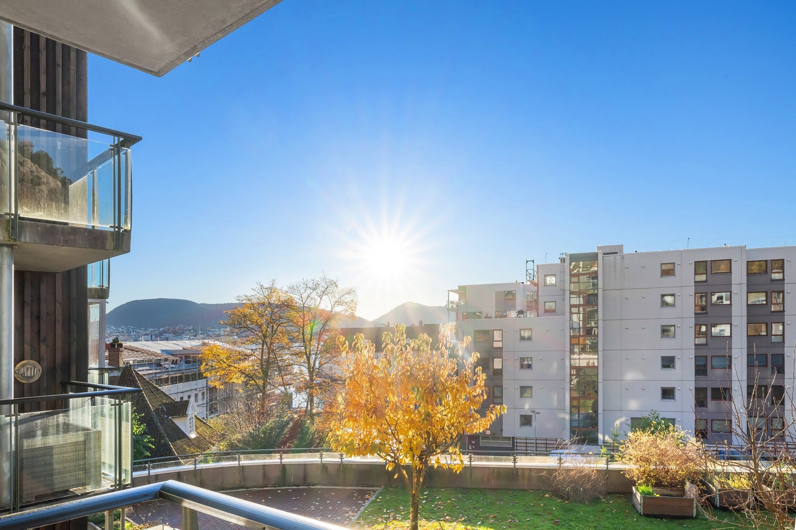 Her har du utsikt mot Byfjorden, Damsgårdsfjellet og Laksevåg. Galleribilde