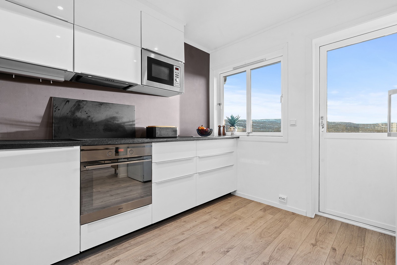 Kjøkken med utgang ti balkong Galleribilde