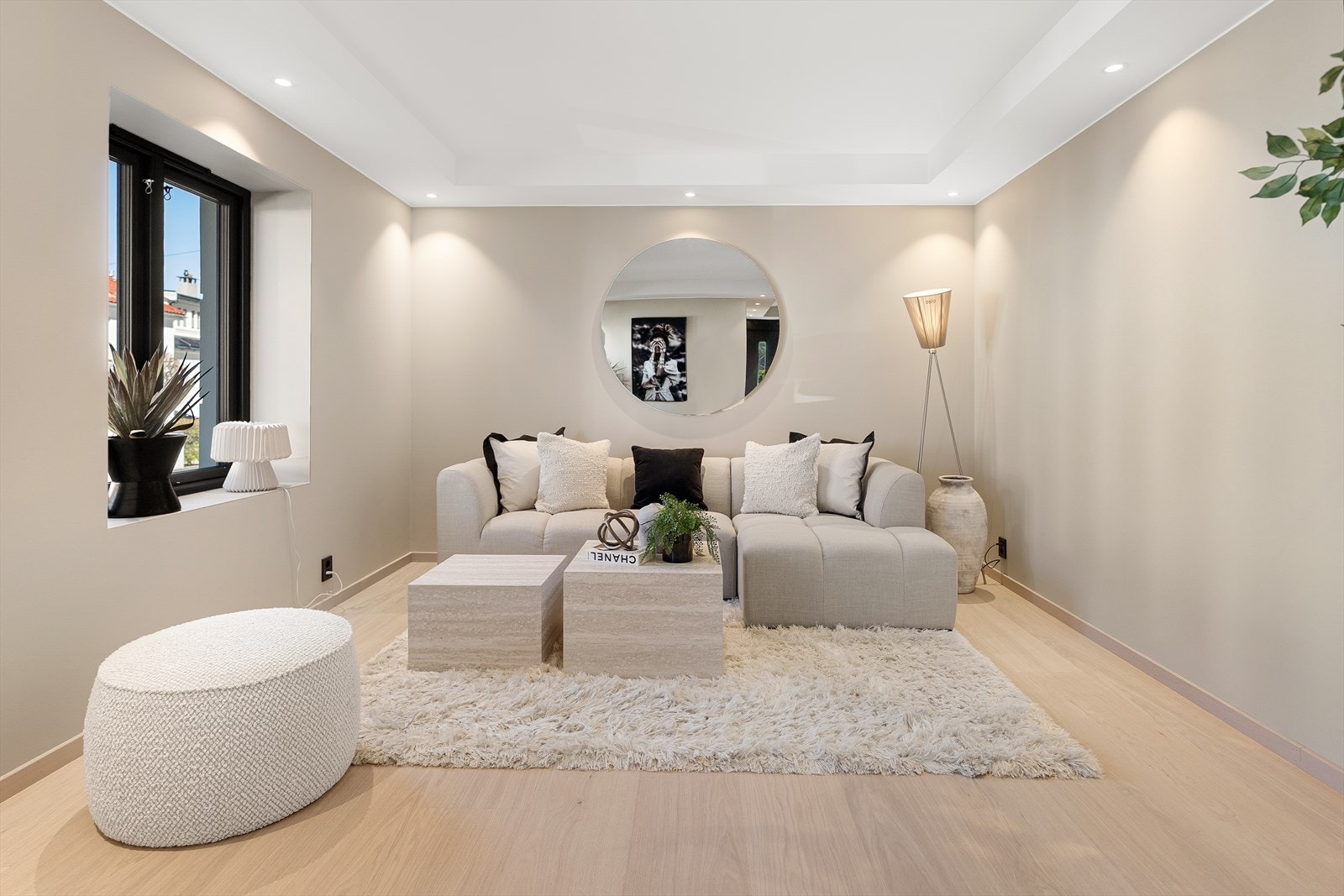 Leiligheten er nylig totalrehabilitert og holder en gjennomgående moderne standard. Galleribilde