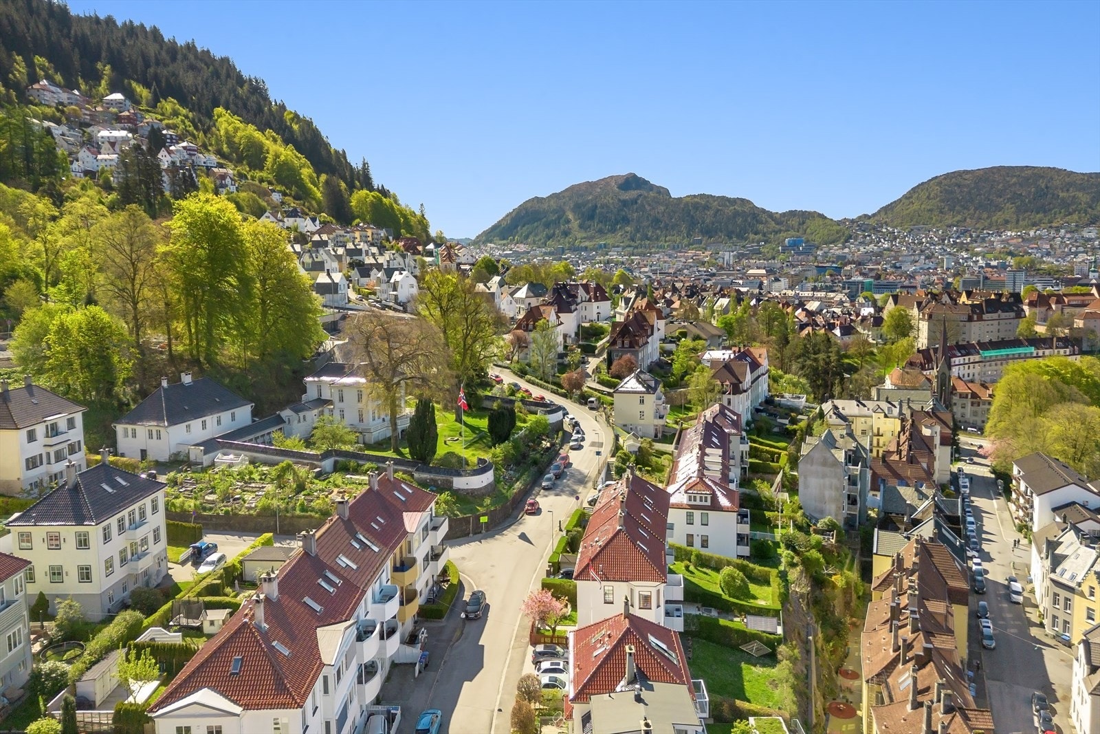 Av treningssentre ligger Varegg Arena, SATS, MOVA og Vikinghallen i nærheten. Liker du deg derimot best utendørs, ligger Fjellveien og flere av de populære byfjellene kun en liten oppvarmingstur unna. Galleribilde