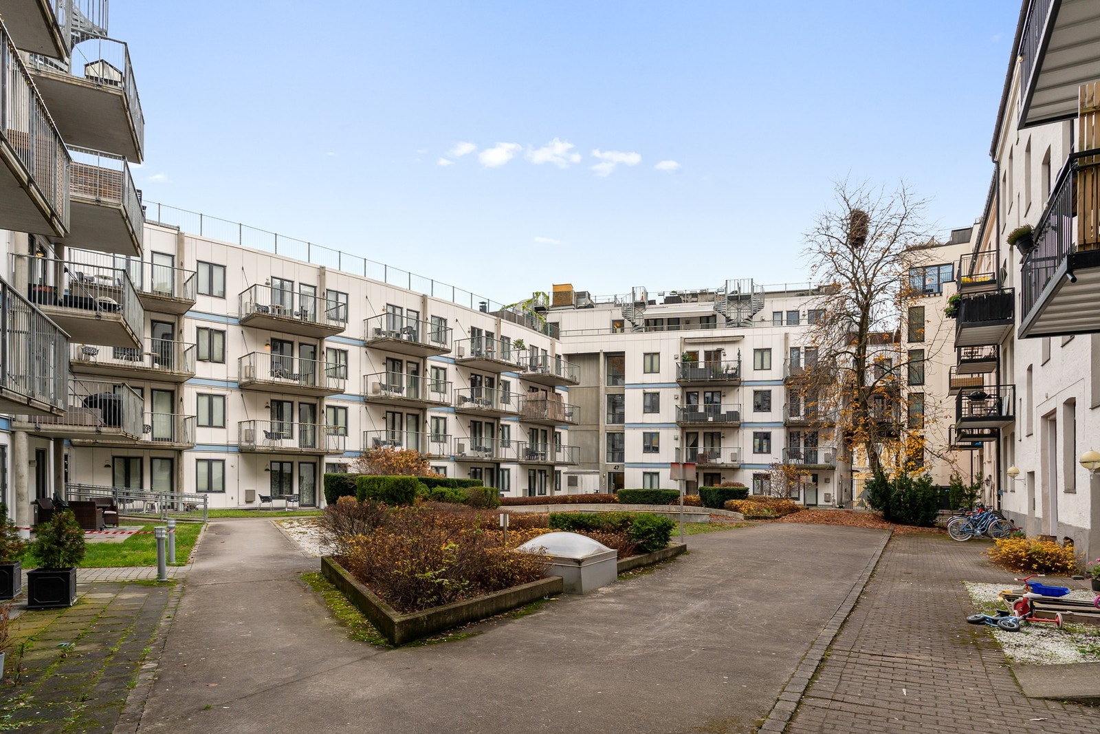 Lys og luftig 2-roms leilighet fra 2009 beliggende i byggets 1. etasje. Galleribilde