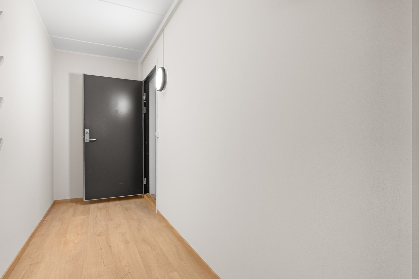 Velkommen inn! Gangen utenfor leiligheten er fellesareal i henhold til godkjente byggetegninger. Galleribilde