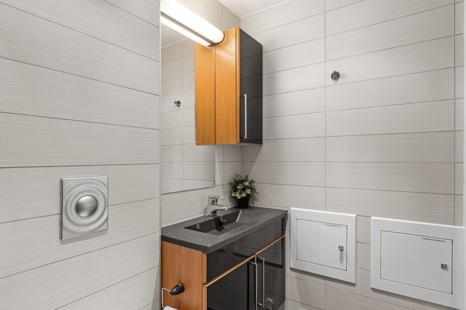 Flislagt bad fra 2009 med varmekabler i gulv. Galleribilde