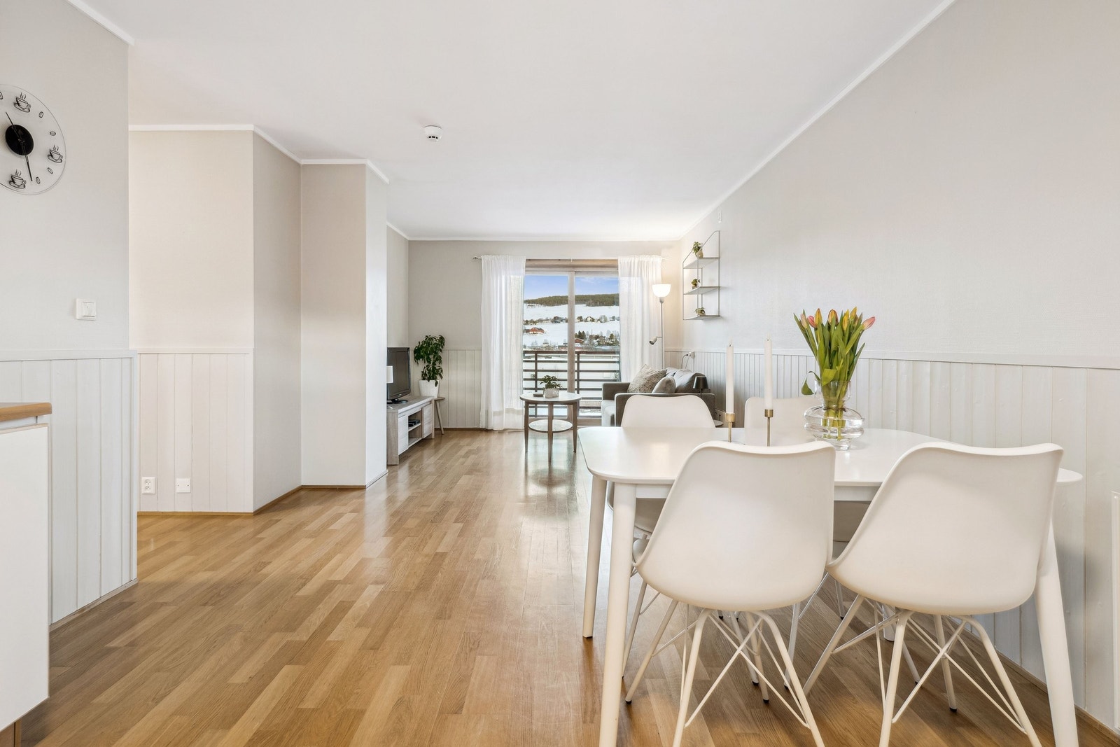 Kjøkken mot stue. Galleribilde