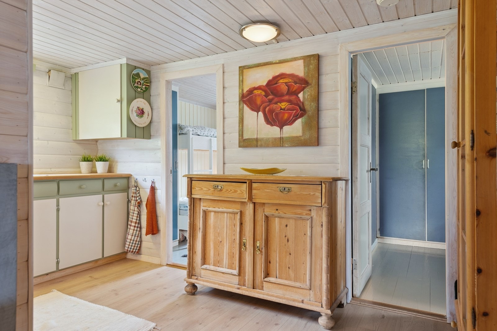 Kjøkken med adkomst til soverom. Galleribilde