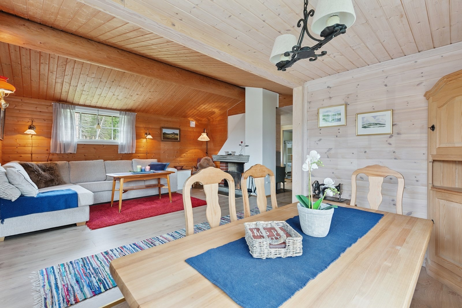 Lun og god atmosfære. Galleribilde