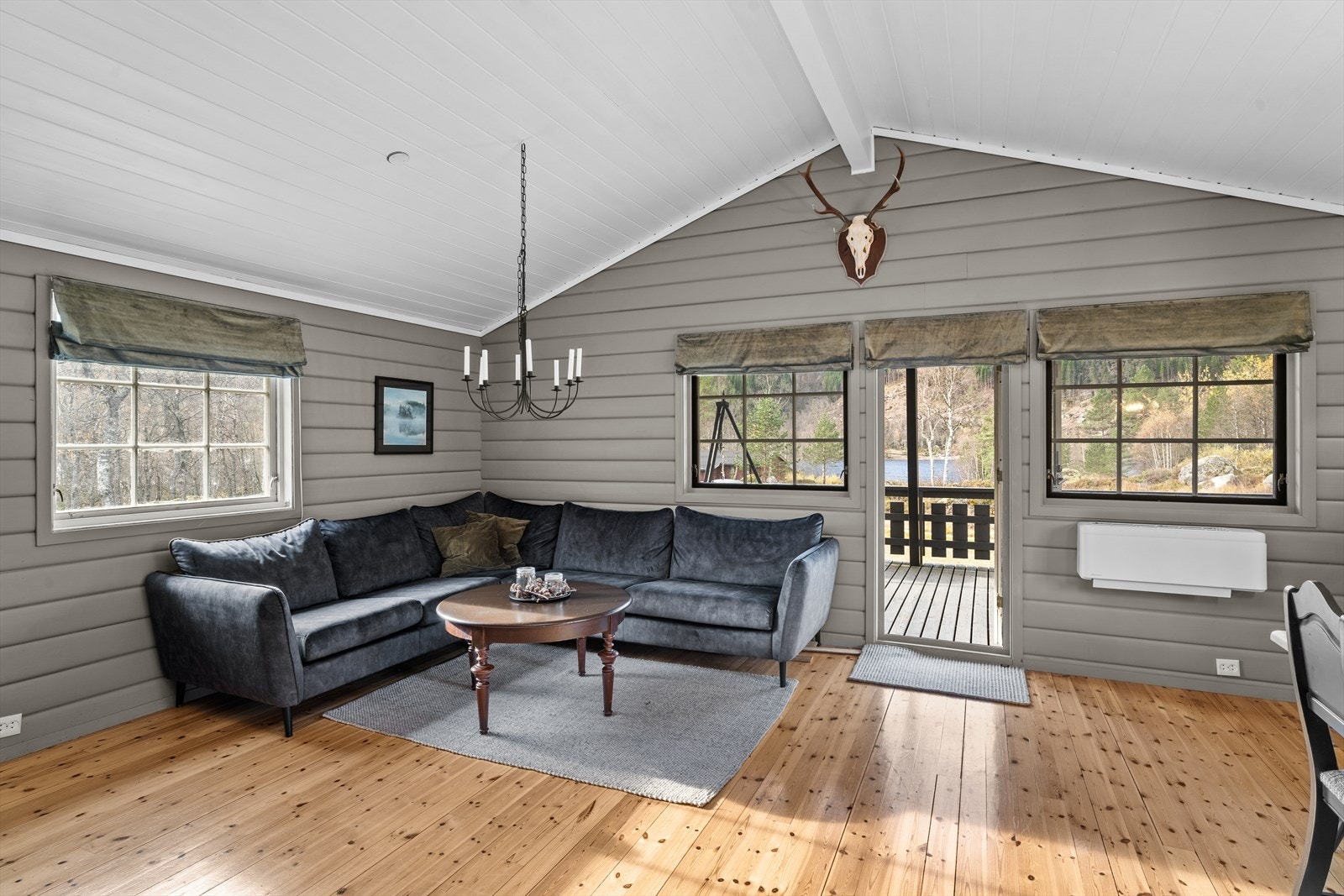 Tilgang til terrassen direkte fra stuen Galleribilde