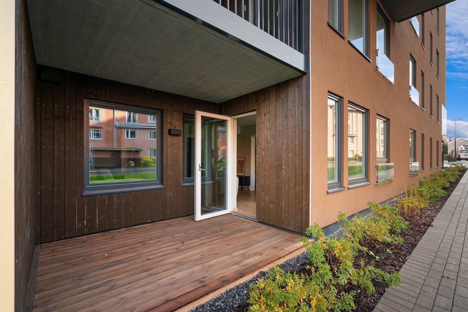 Her har man har god plass til utemøbler og grill. Galleribilde