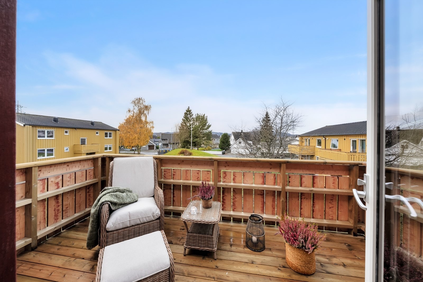 Fra stuen er det direkte adkomst til verandaen. Galleribilde