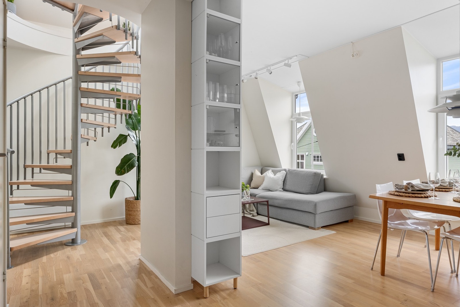 Vindeltrappen tar deg opp til loftsetasjen. Galleribilde