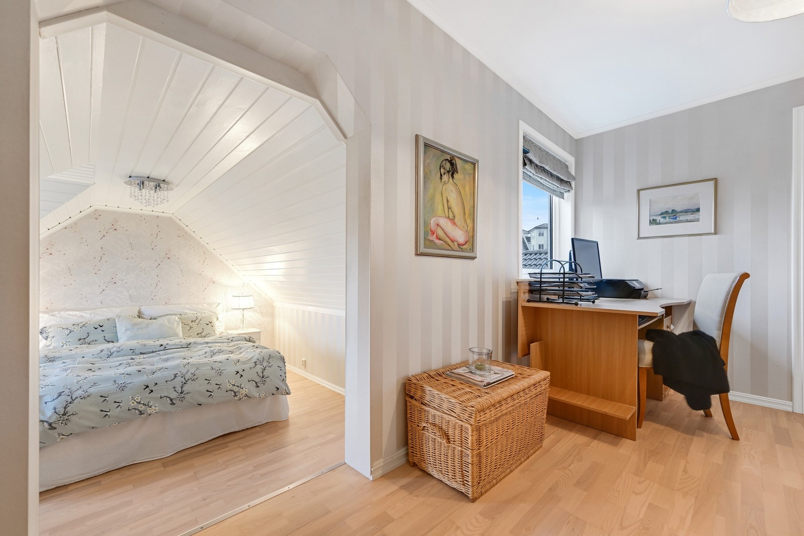 Dette er i to "avdelinger" med kontordel Galleribilde