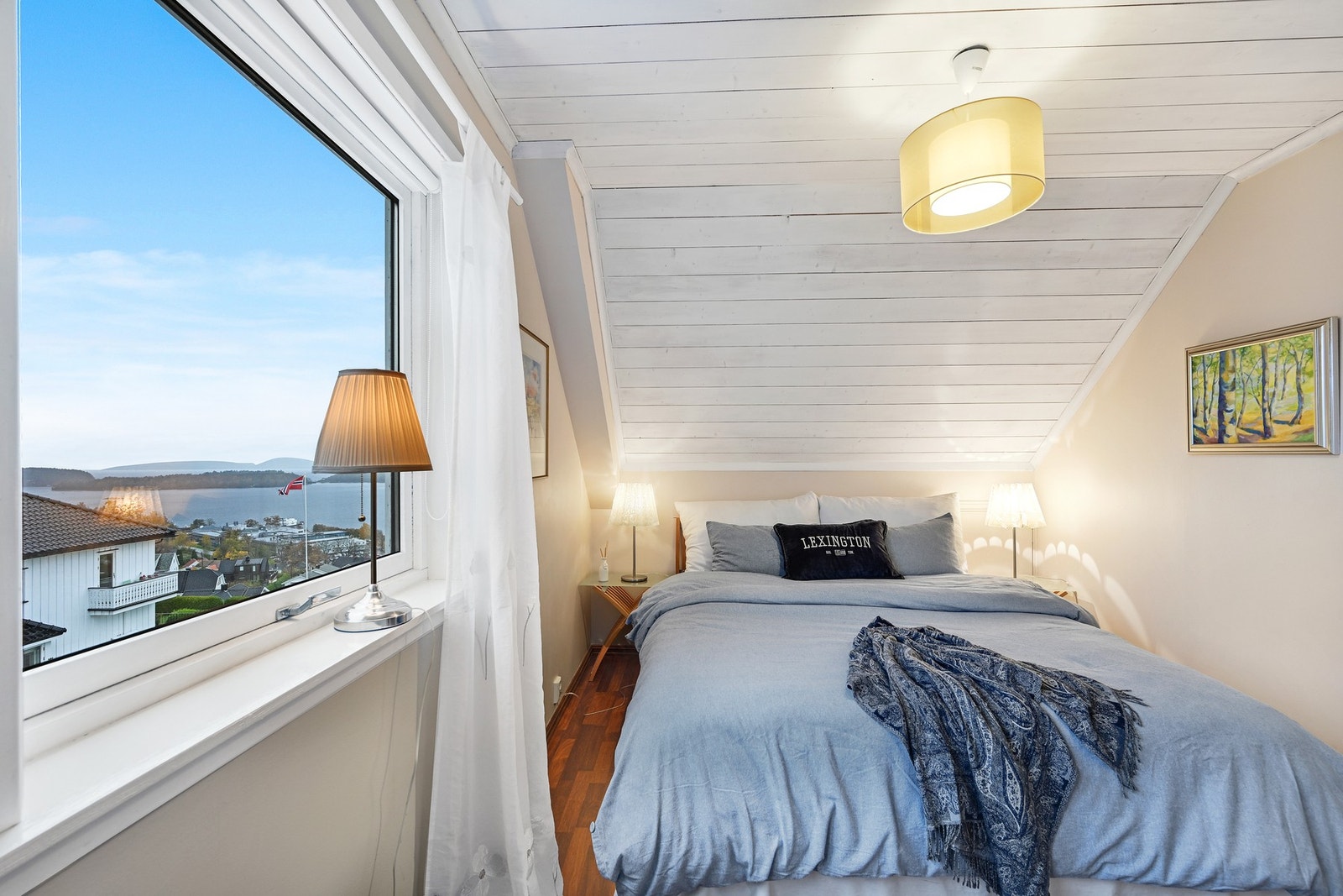 Soverom II har utsikt mot Indre Havn Galleribilde