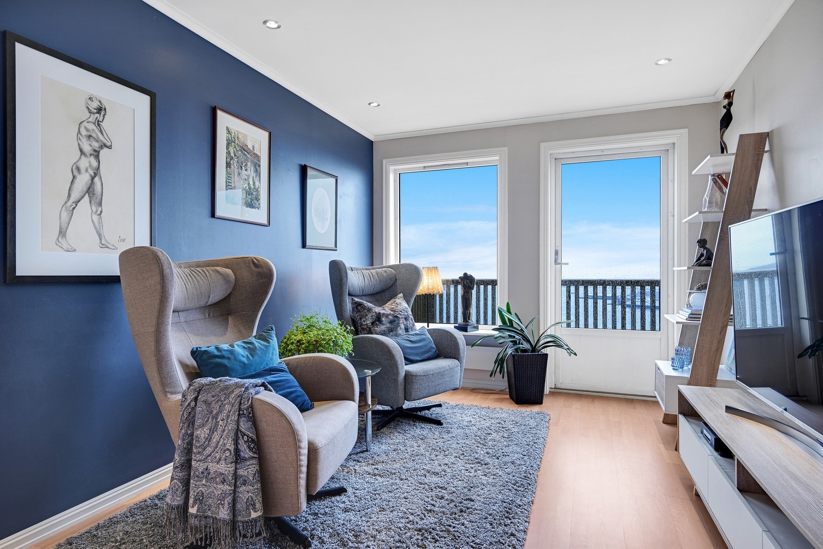 På toppen av trappa finner vi en mindre stue Galleribilde