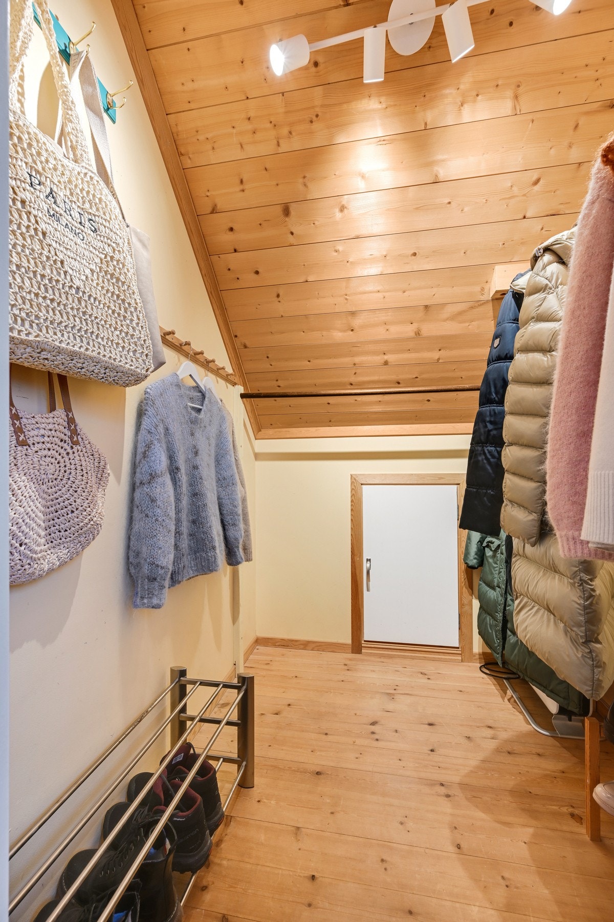 Eget garderoberom også til dette soverommet Galleribilde