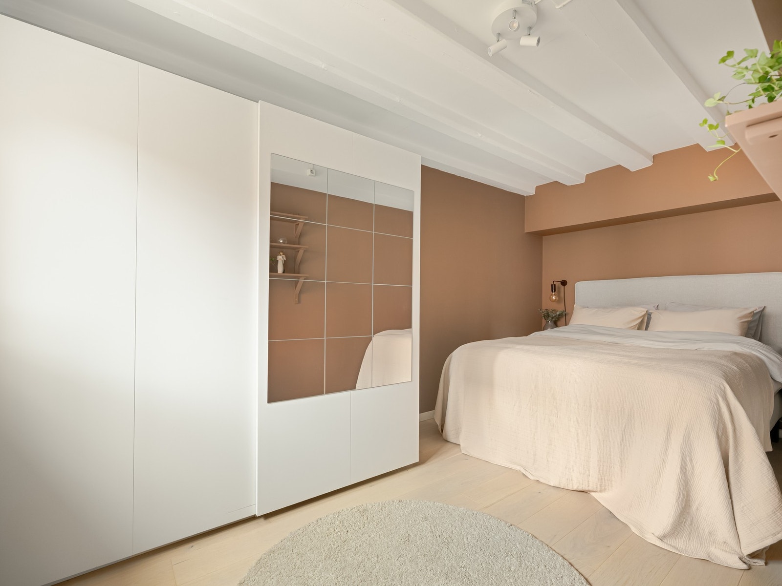 Soverommet er stort,og har masse skapplass. Galleribilde