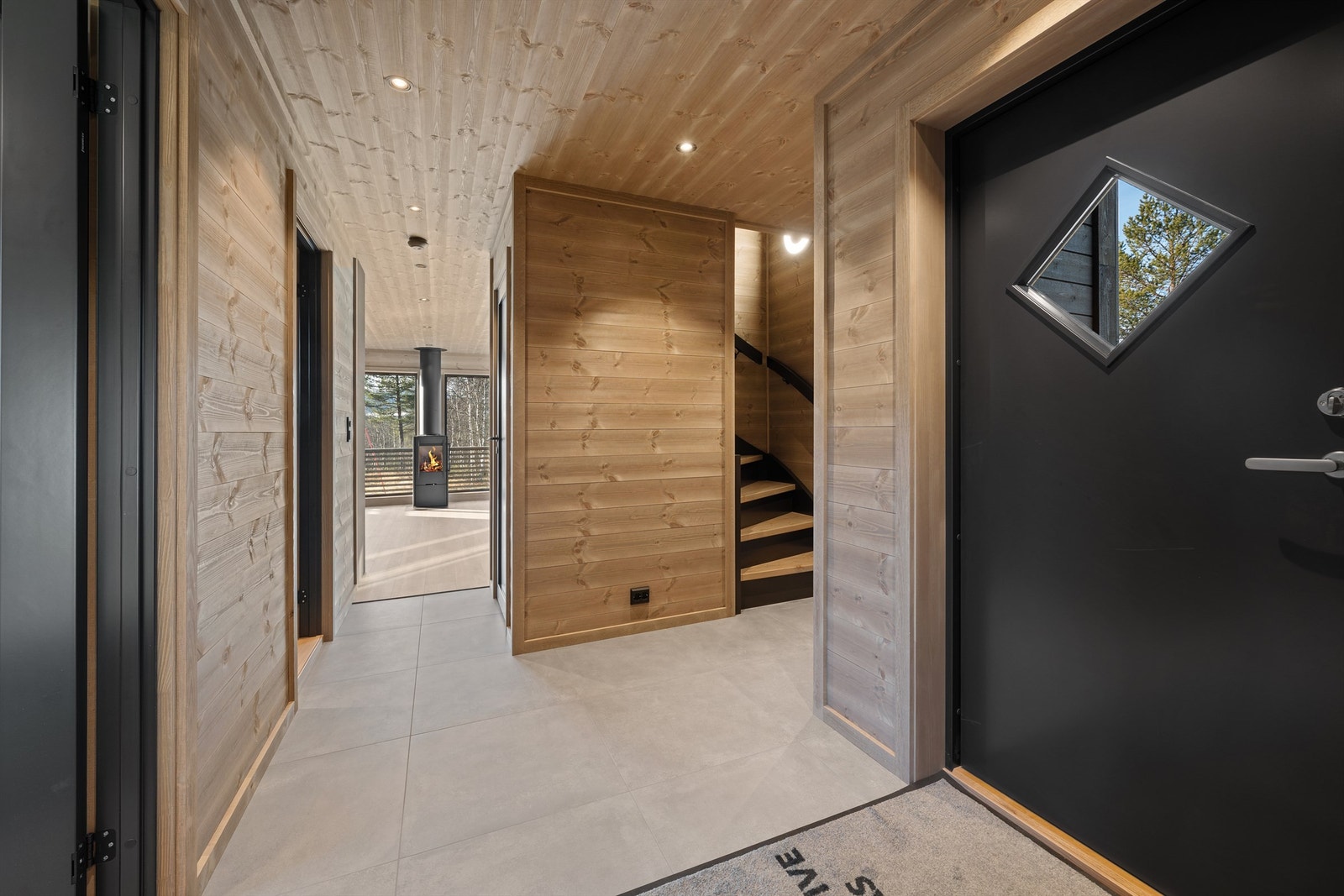 Fra inngangspartiet og mot stue. Galleribilde