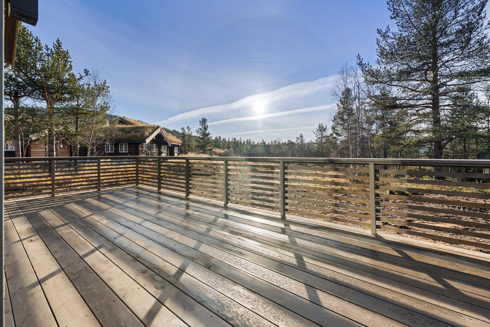Solrik terrasse. Galleribilde