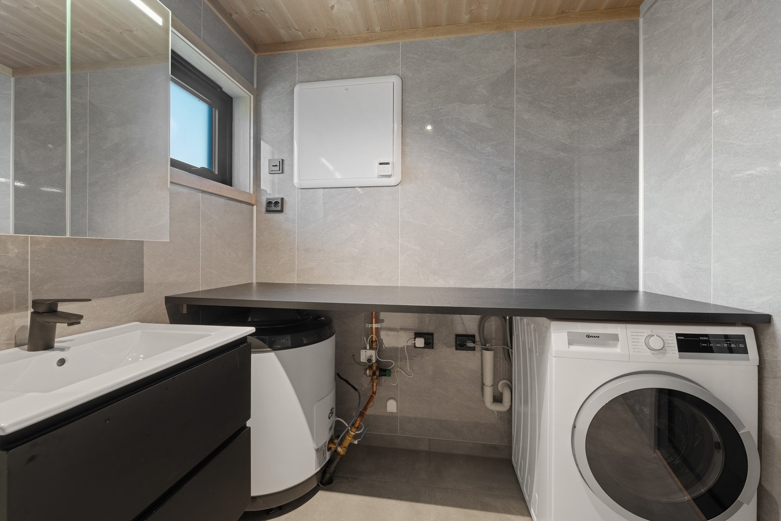 Bad med opplegg til vaskemaskin. Galleribilde