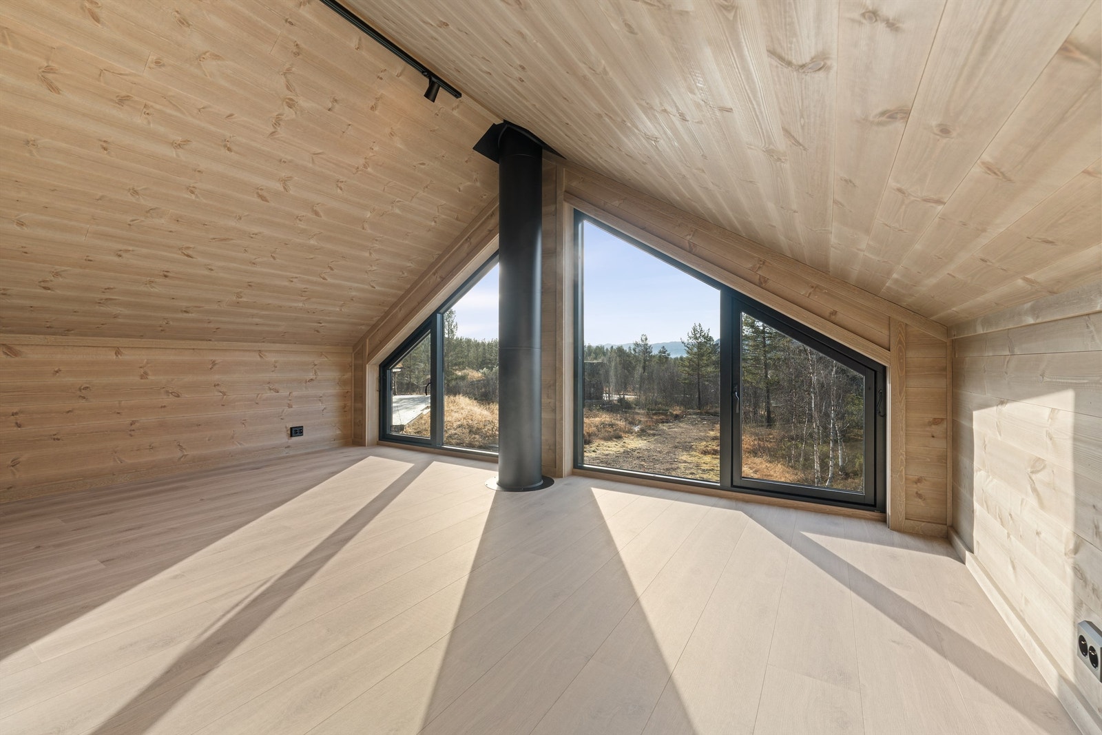 Loftstuen med pipeløp. Galleribilde