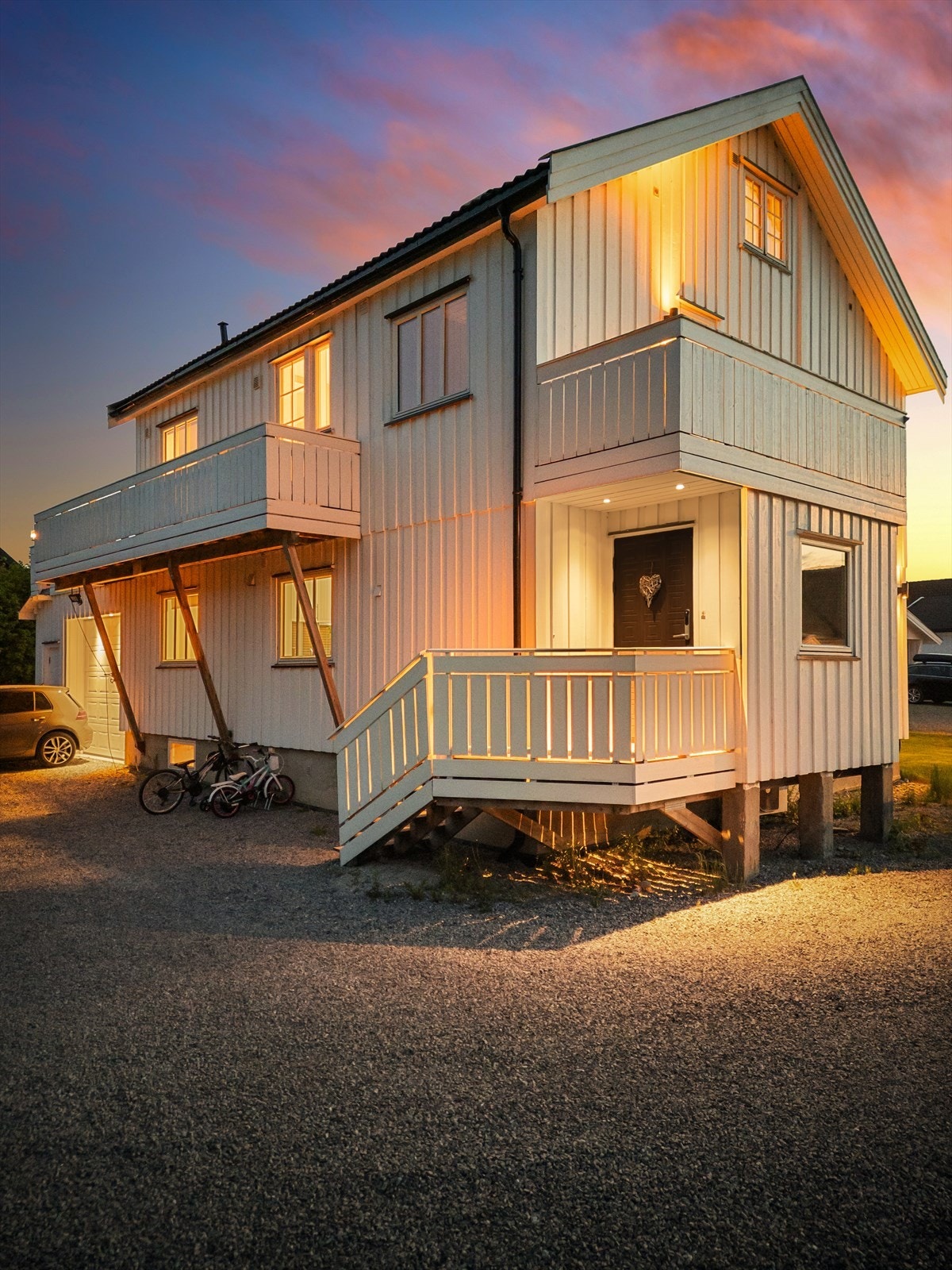 God tog- og bussforbindelse fra Mjøndalen mot Drammen og Oslo. Enkel adkomst til E-134 Drammen/ Oslo og Kongsberg. Galleribilde