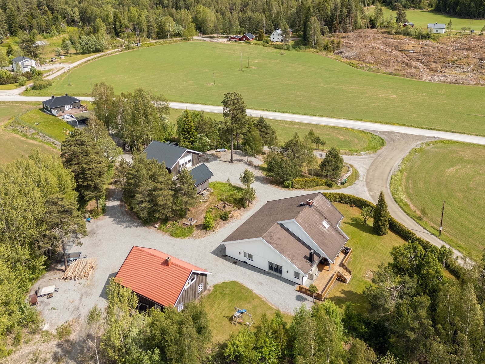 Fin og landlig beliggenhet. Galleribilde