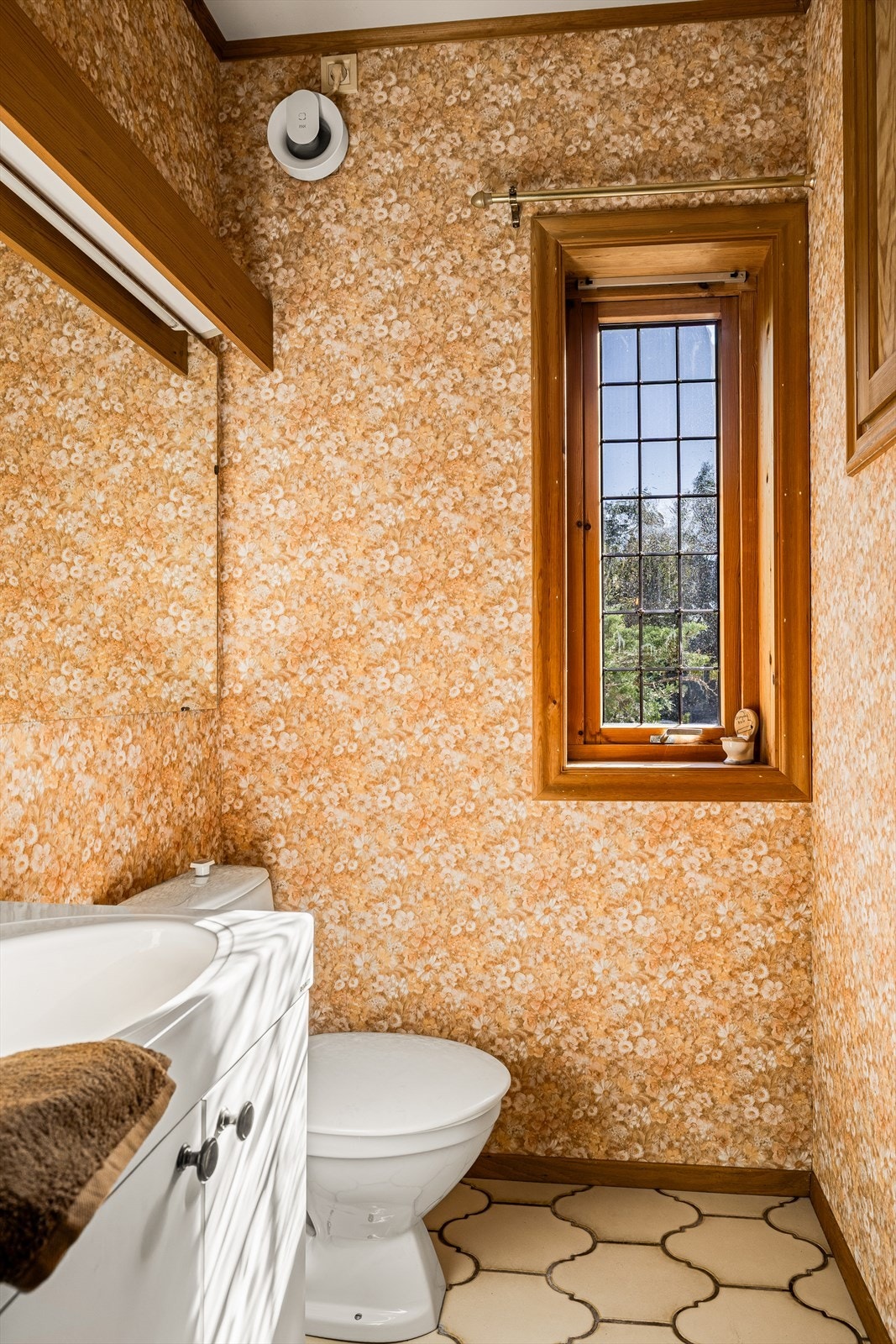 Toalettrom i underetasjen ligger i tilknytning til hallen. Servant kun med kaldt vann. Galleribilde