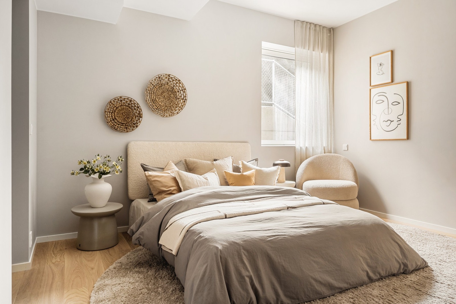 Leiligheten har et hovedsoverom med "master bedroom" løsning, tilknyttet eget bad og walk-in closet. Galleribilde