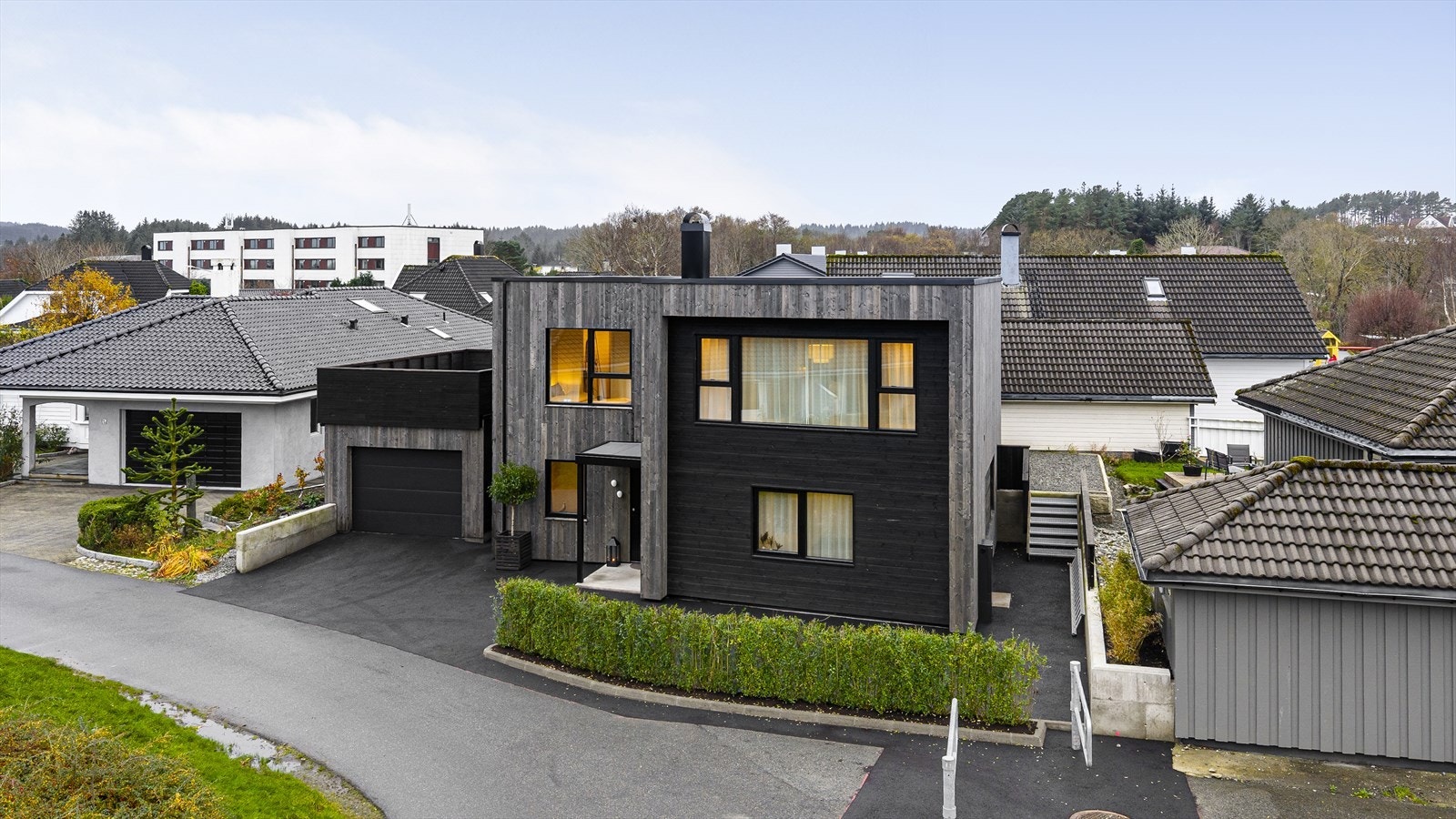 Guletjødnvegen 73, en nyoppført funkisbolig som er designet av interiør designer Ann Helen i Modernestil. Det er også høy kvalitet i alle led. Galleribilde