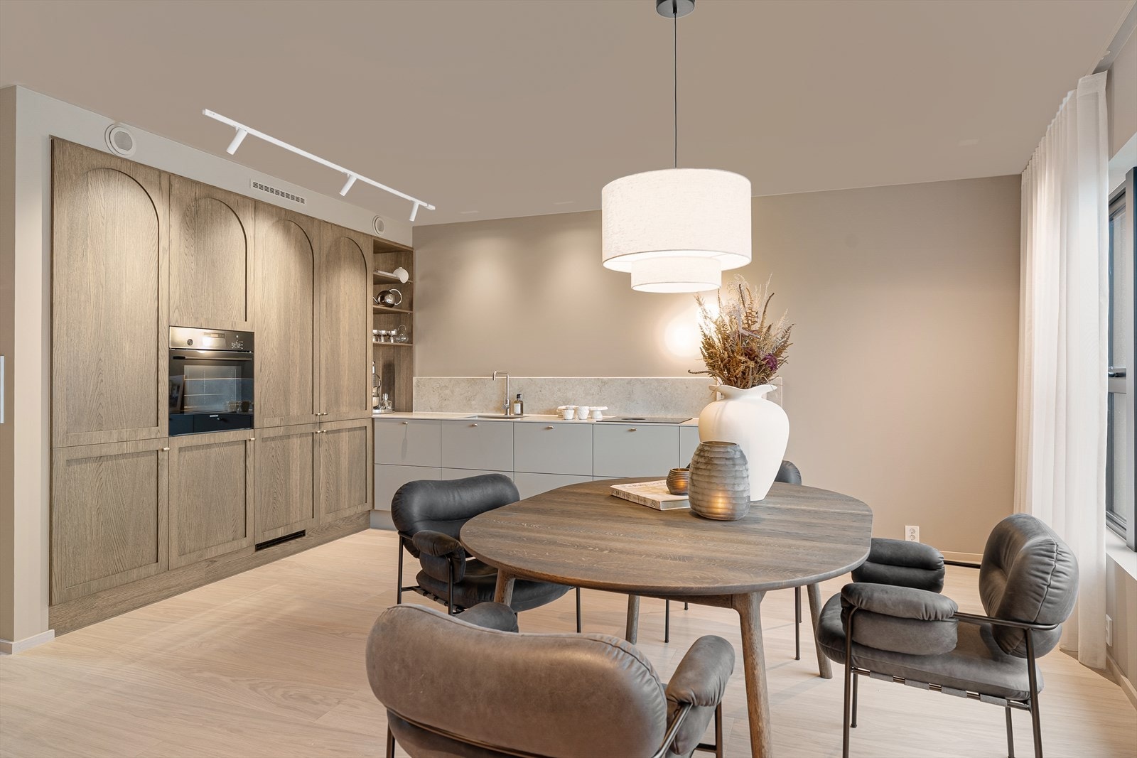 Nydelig kjøkken med kvalitet i hvert eneste valg. Galleribilde