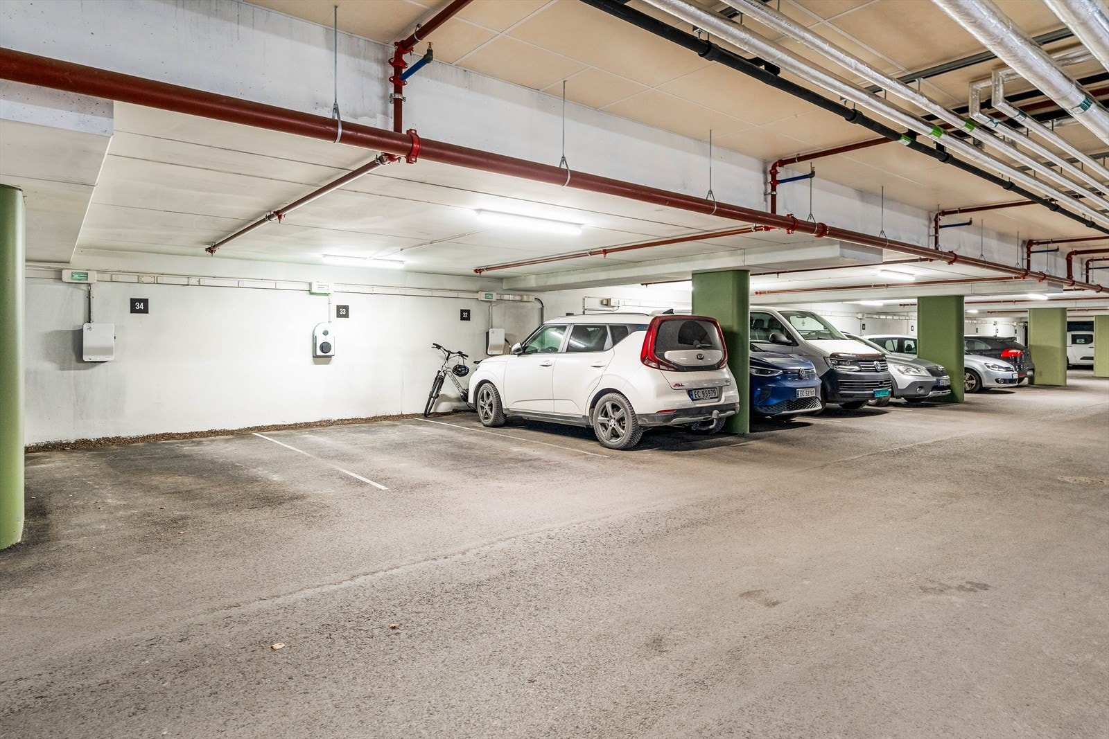 Leiligheten disponerer parkeringsplass nr. 33 i sameiets anlegg. Galleribilde