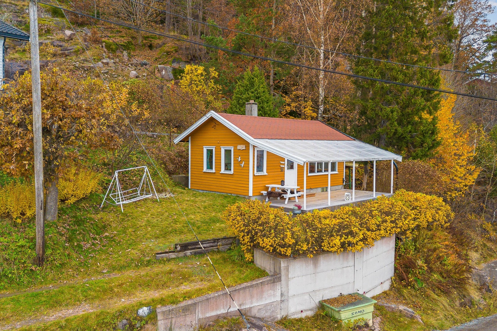 Sjarmerende fritidsbolig omgitt av natur og vakre omgivelser. Galleribilde