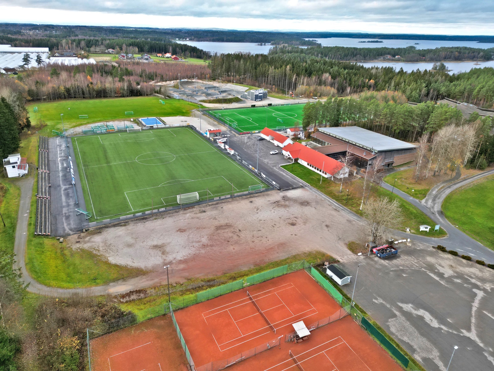 Idrettsplassen er hjemmebanen til både Råde IL og BMX-klubben og tilbyr et stort aktivitetsnivå hele året Galleribilde