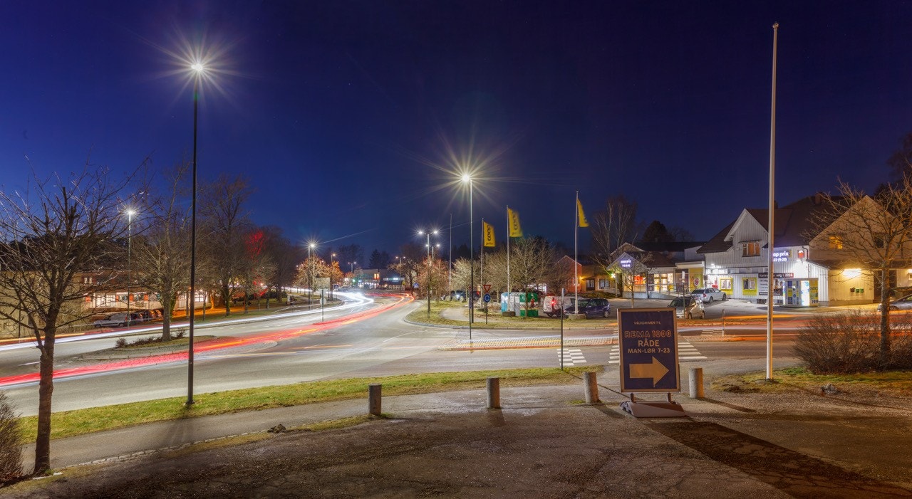 Karlshus sentrum på kveldstid Galleribilde