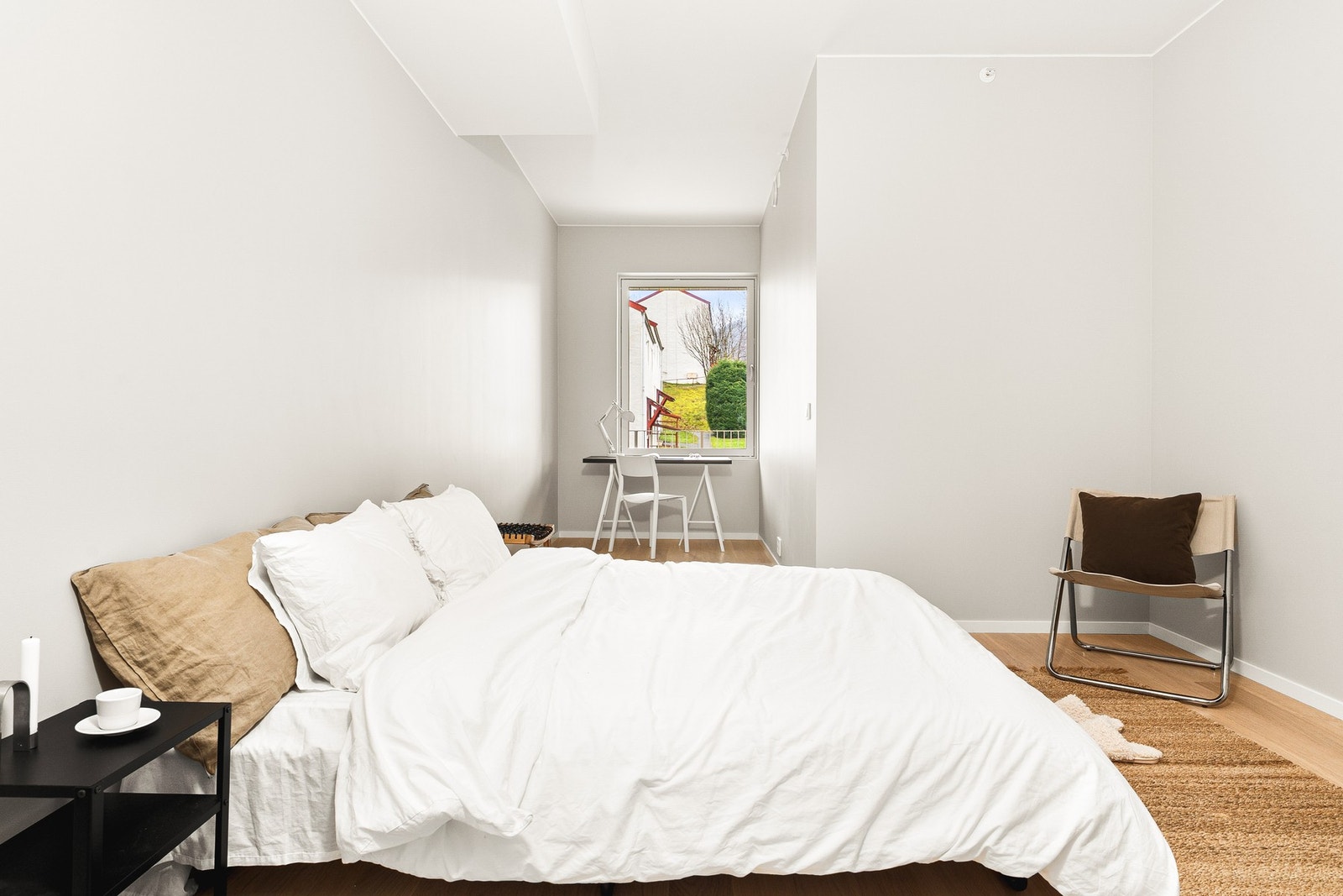 Hovedsoverommet har tilknyttet eget bad og walk-in-closet - en luksuriøs løsning med god oppbevaringsplass. Galleribilde