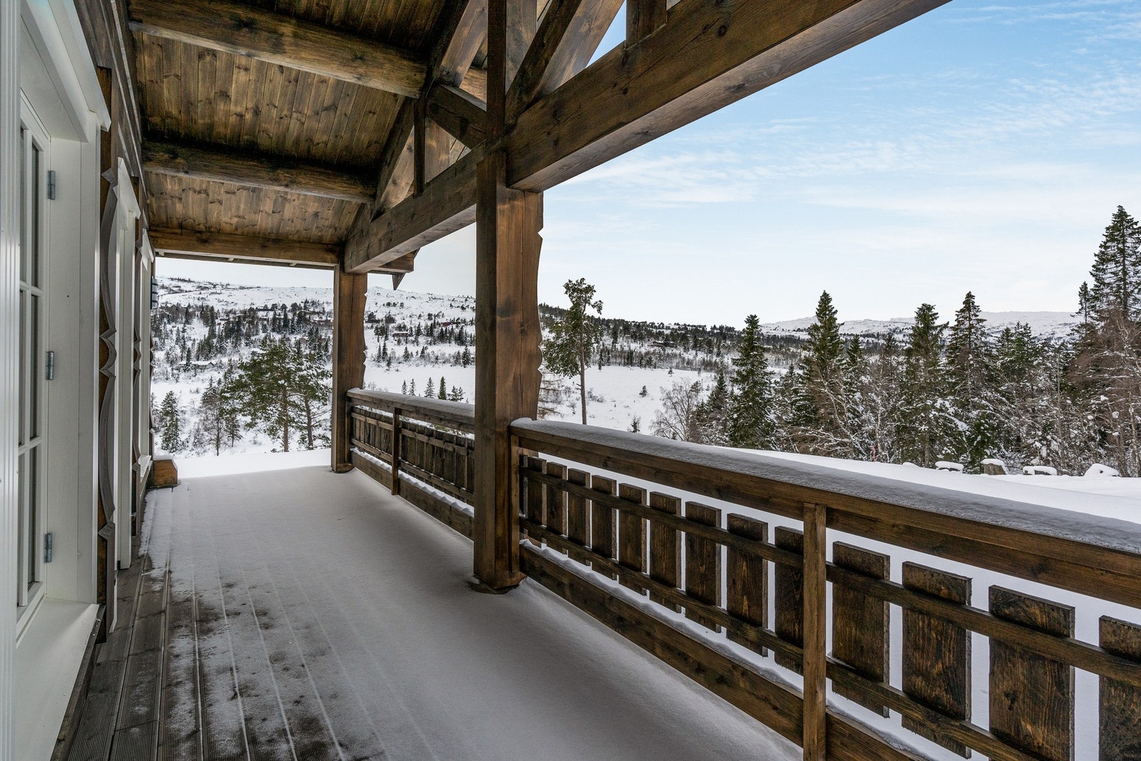 Takoverbygd veranda med flott utsikt Galleribilde