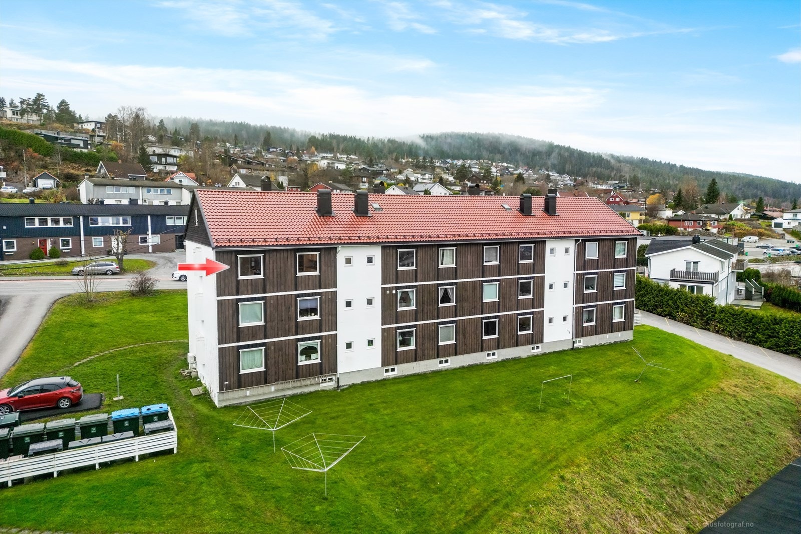 Beliggende i lavblokk med kun 3 bolig etasjer. Galleribilde
