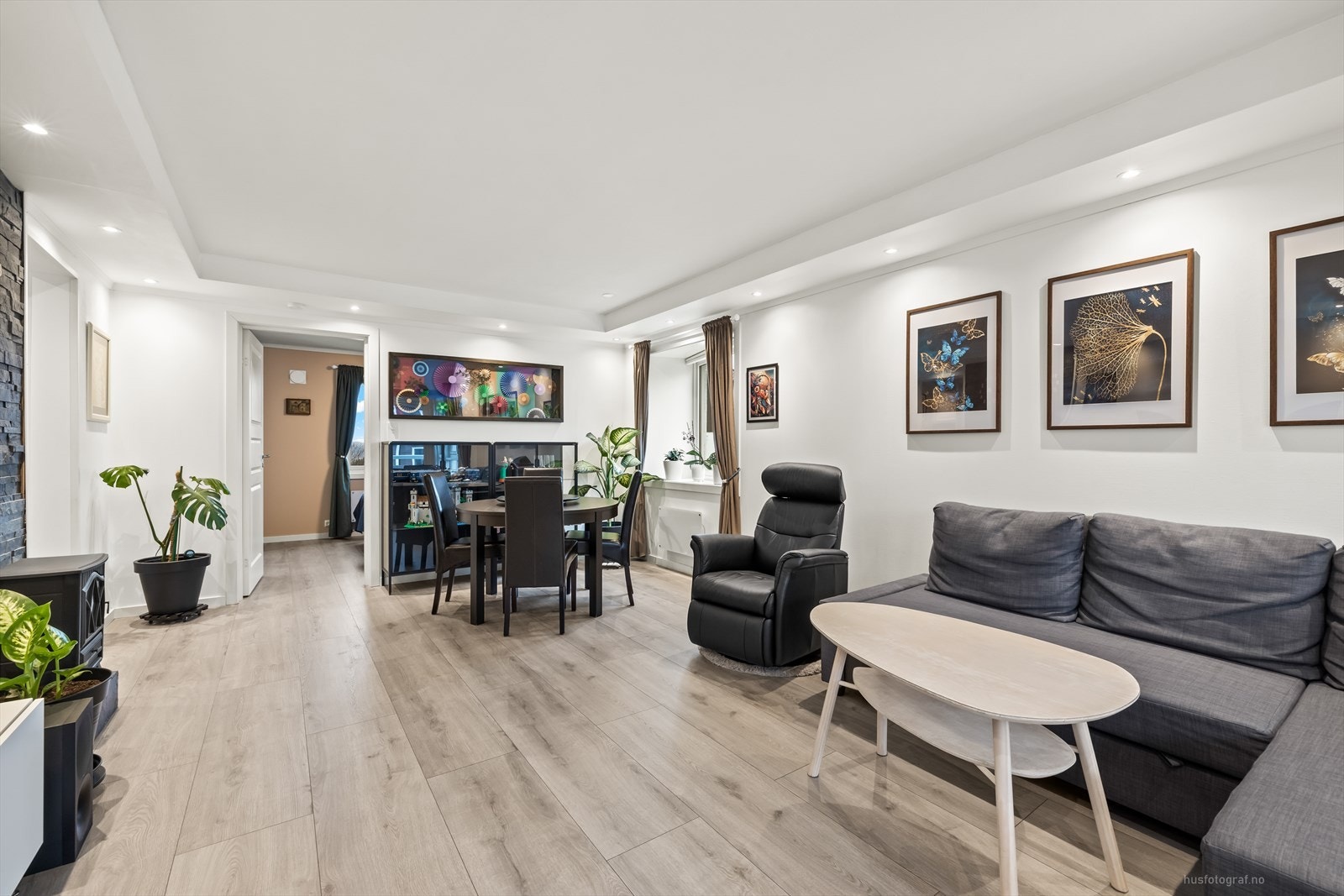 Dette er en endeleilighet med ekstra vindu i stue. God plass til spisestue. Galleribilde