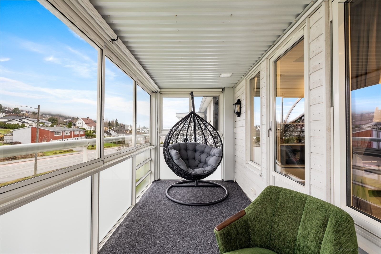 Verandaen er som en forlengelse av stuen store deler av året. Galleribilde