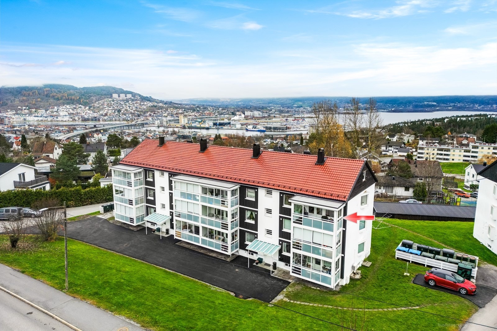 Gustav Waal og Eiendomsmegler 1 Dahl Drammen ønsker velkommen til Austadveien 93! Galleribilde