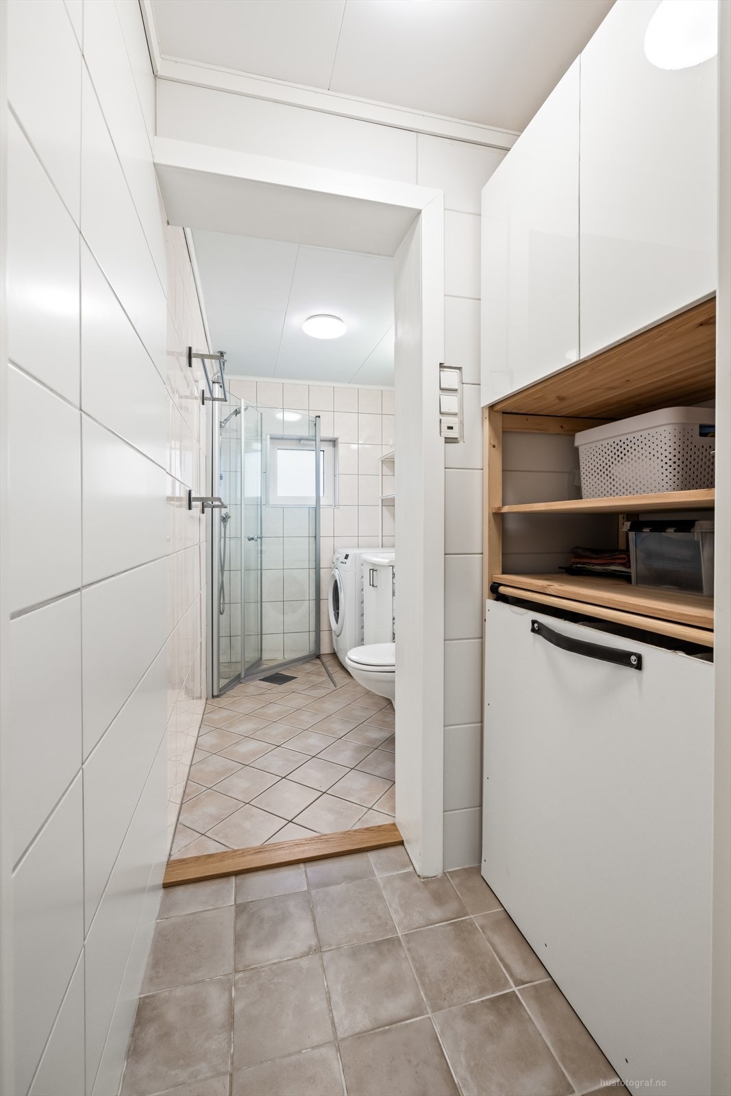 Pent bad som ble totalrenovert i ca. 2013 i regi av sameiet. Galleribilde