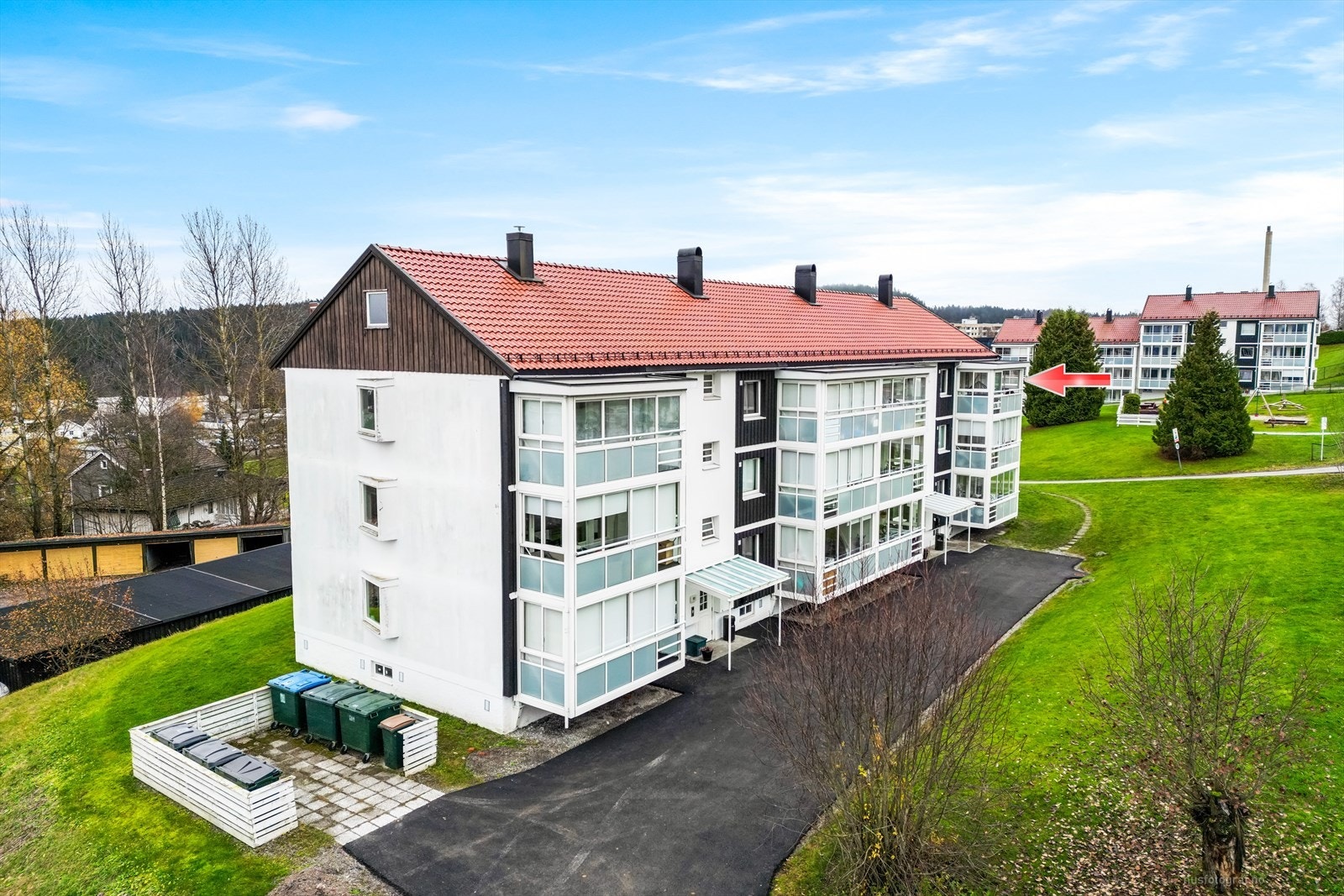 Lekker selveierleilighet med hjørnebeliggenhet. Dette utgjør et ekstra vindu i stuen med trivelige lysforhold. Galleribilde