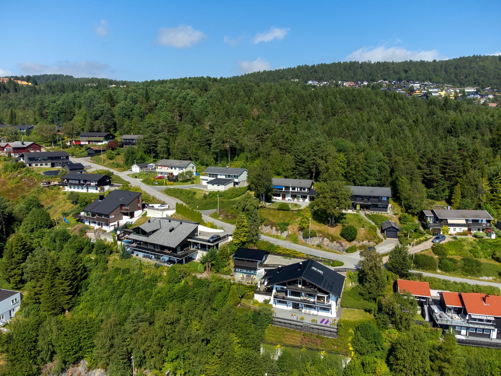 Boligen ligger i et etablert boligfelt Galleribilde