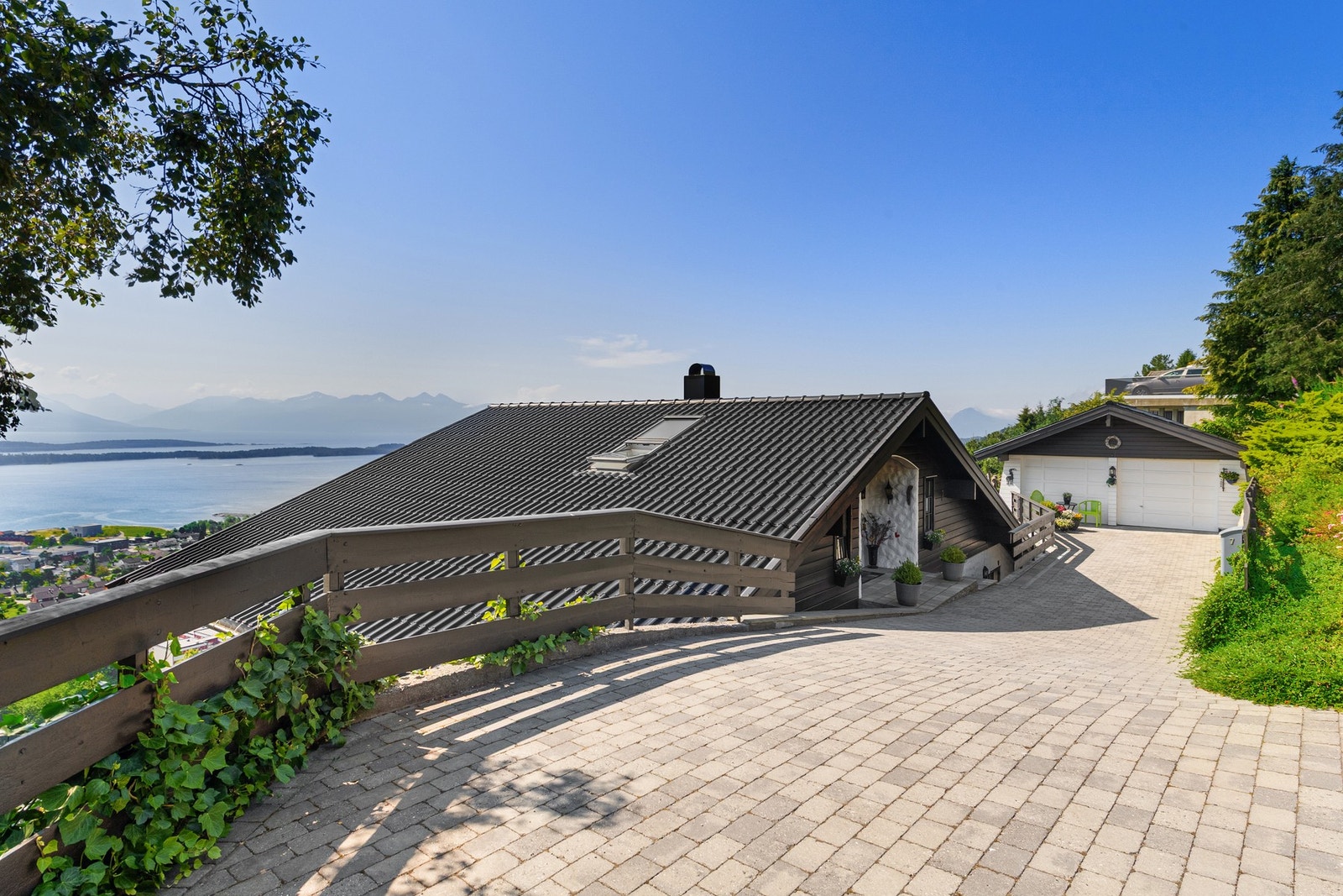 Innkjørsel med belegningsstein Galleribilde