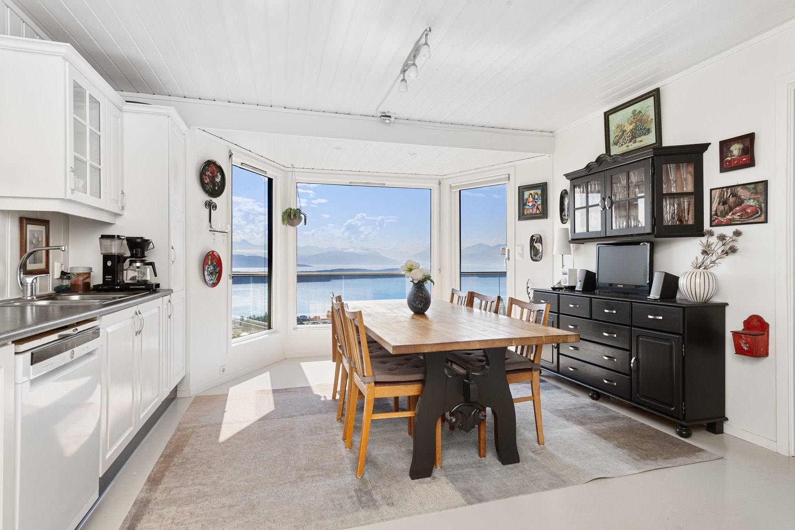 Kjøkkenet er ombygget i ca. 2010. Galleribilde