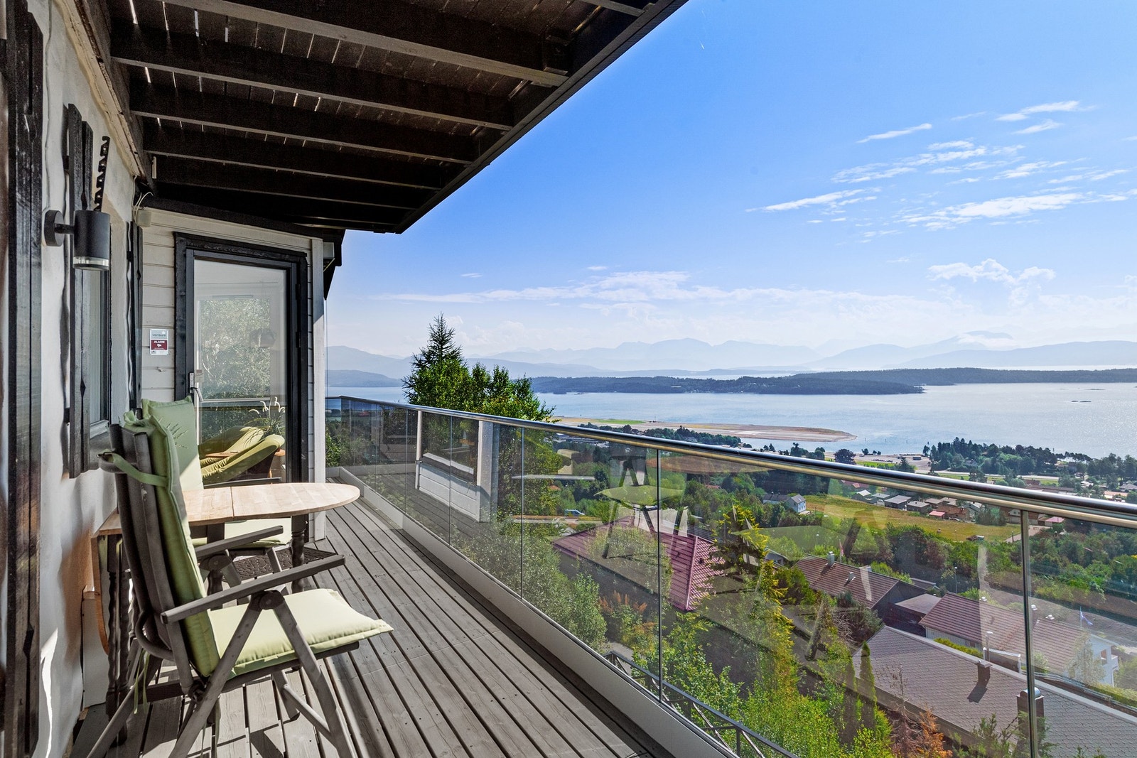 Deler av terrassen er overbygd Galleribilde