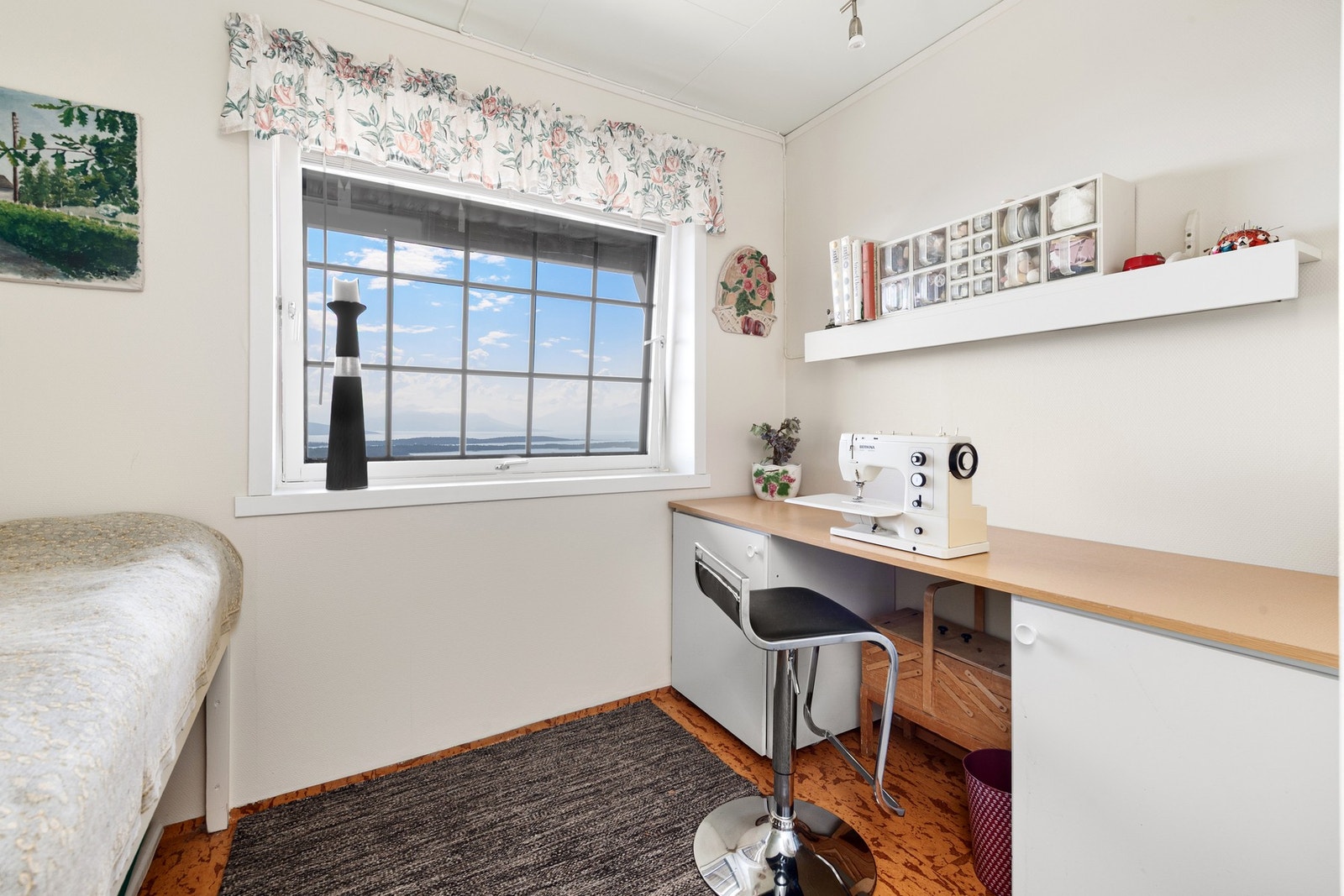 Hobbyrom/syrom i sokkeletasje, varmekabler i gulvet Galleribilde