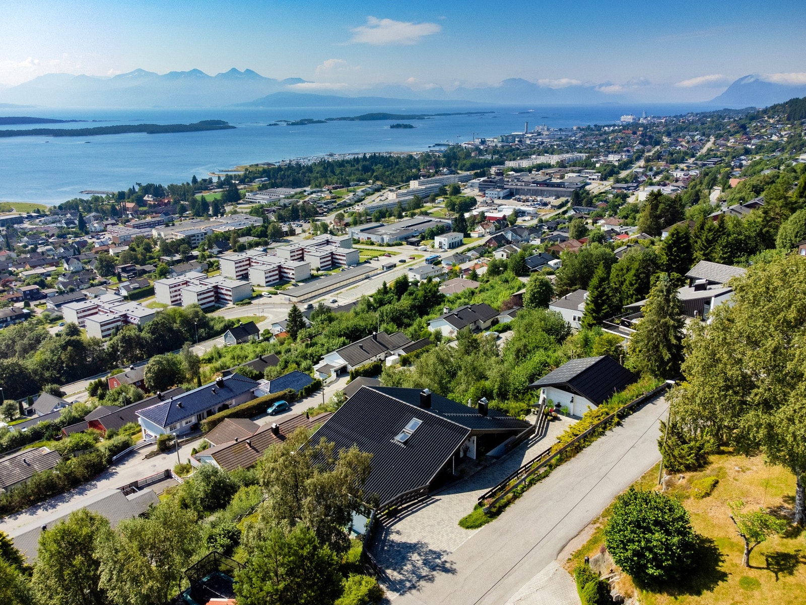Eiendommen sett ovenifra Galleribilde