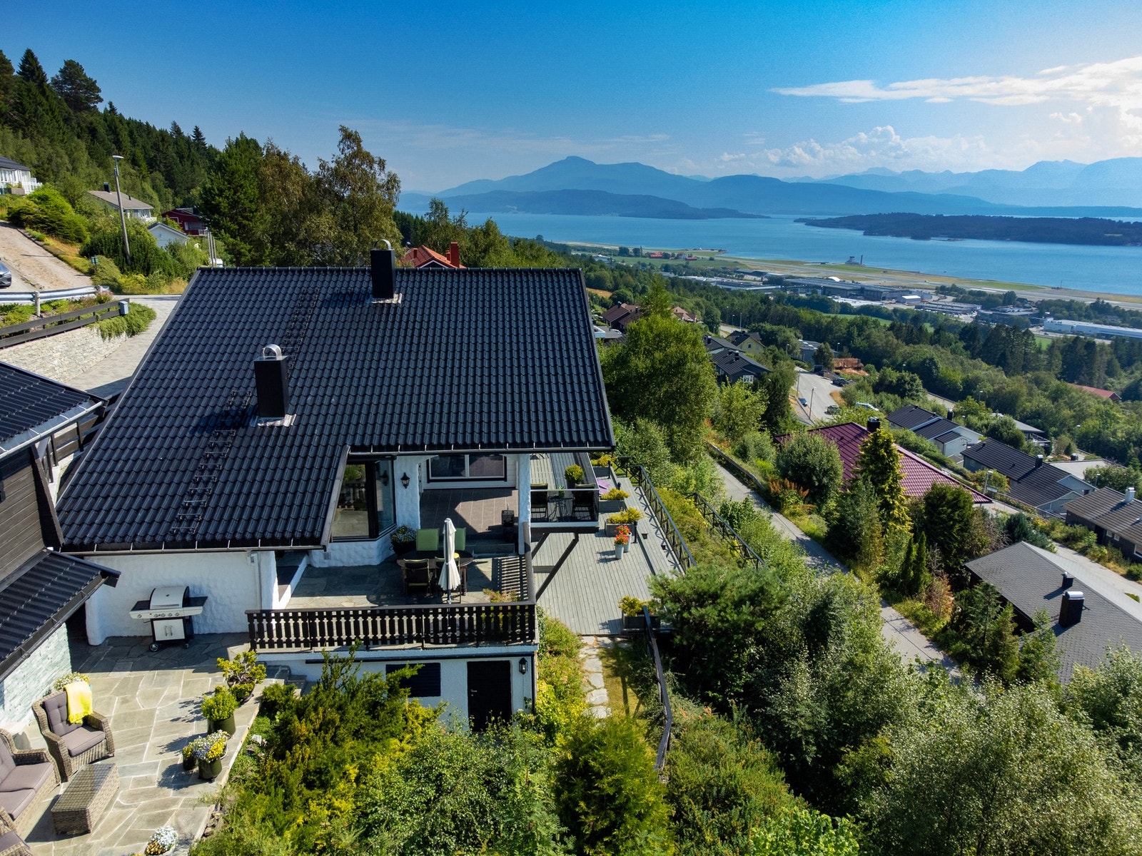 Eiendommen sett ovenifra Galleribilde