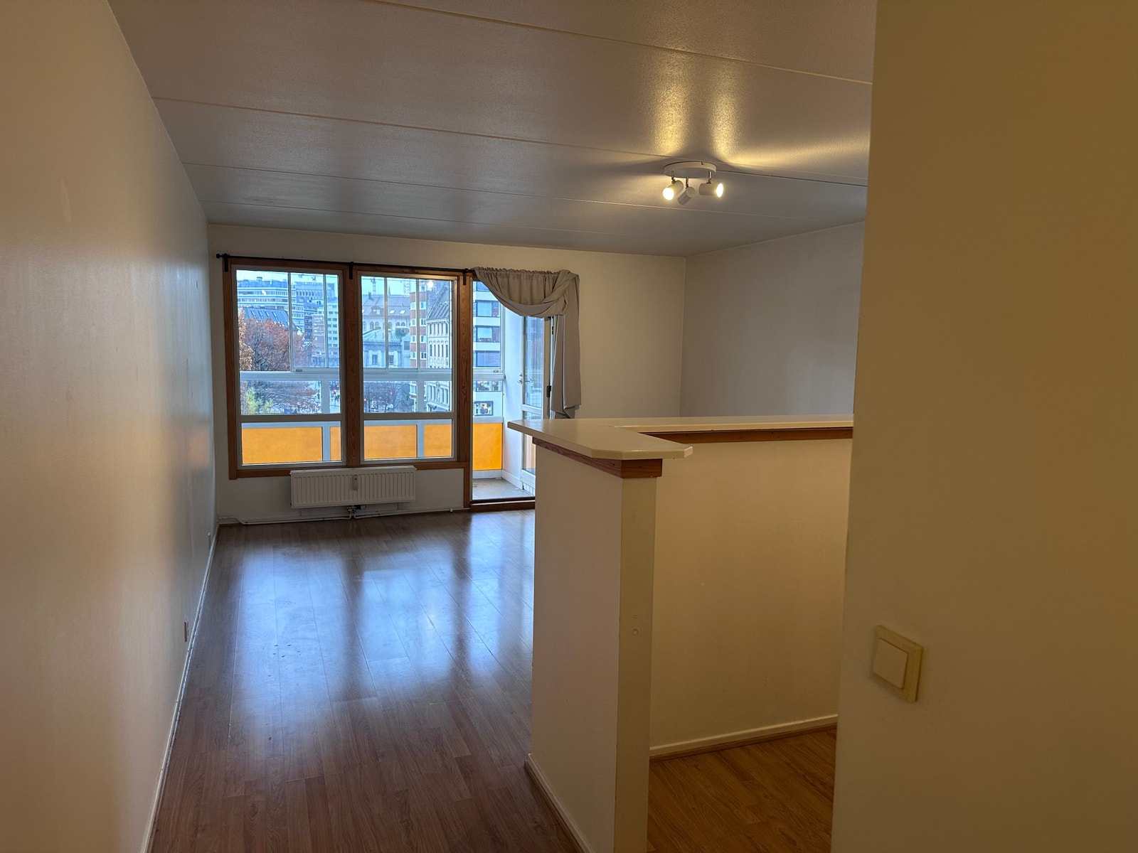 Fra entrè mot stue. Galleribilde